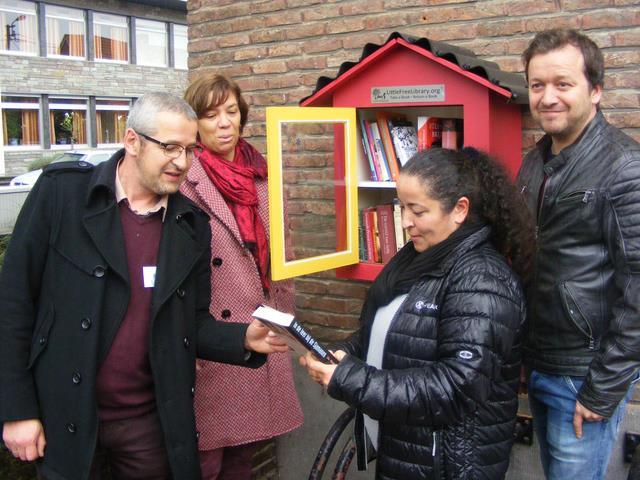 Bibliotheek Merelbeke werkt met BP Flora samen rond miniboekenkastje ( Books in Boxes 2015) Facebook Bibliotheek