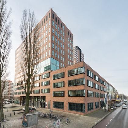 VRIJBLIJVENDE PROJECTINFORMATIE TE HUUR "Kantoor De Admiraal" Oostzeedijk 276 te Rotterdam Algemeen Representatieve kantoorruimte gelegen op de 2 e en 3 e etage van het gebouwencomplex De Admiraal.