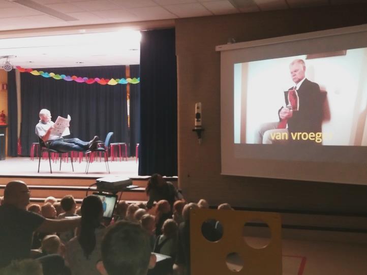 De hoogte van het salaris in combinatie met werkdruk zorgen er voor dat jonge mensen liever een andere keus maken dan het vak van leerkracht basisonderwijs.