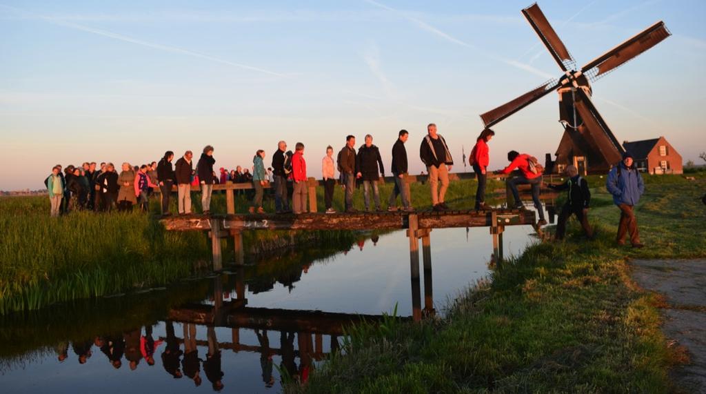 Evenementen in 2016 Dauwtrappen Donderdag 5 mei, Hemelvaartsdag, s ochtends 5:45 uur, wandelaars stromen toe naar de Cabauwse molen, meer en meer, wel 85, een record!