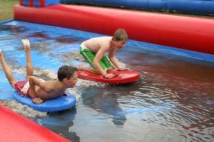 Schoolplein spelen Kaatseballen, touwtje