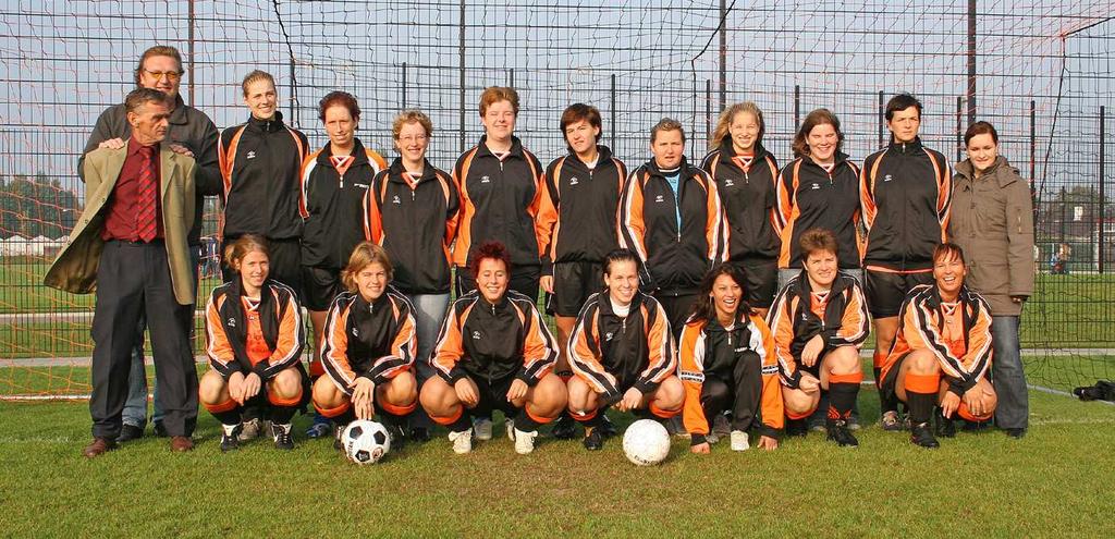 Dames afdeling Zondag 12 november 11:00 De Meern DA1 - 't Gooi DA1 Zondag 19 november 11:00 De Meern DA1 - Hoogland DA1 Dames 1 Met 15 punten uit 6 wedstrijden (3 verliespunten) zijn we de competitie