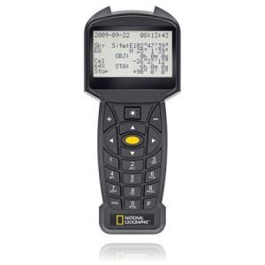 De National Geographic 90/1250 Maksutov telescoop is voorzien van een handcontroller die de telescoop kan sturen. Dit heet een go-to systeem.