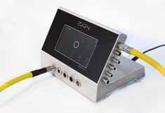 met één apparaat de MedZens LG20 Eenvoudig te gebruiken Aan de voorzijde de kabel insteken, net zoals in een lichtkast, het andere eind van de kabel aansluiten op één van de