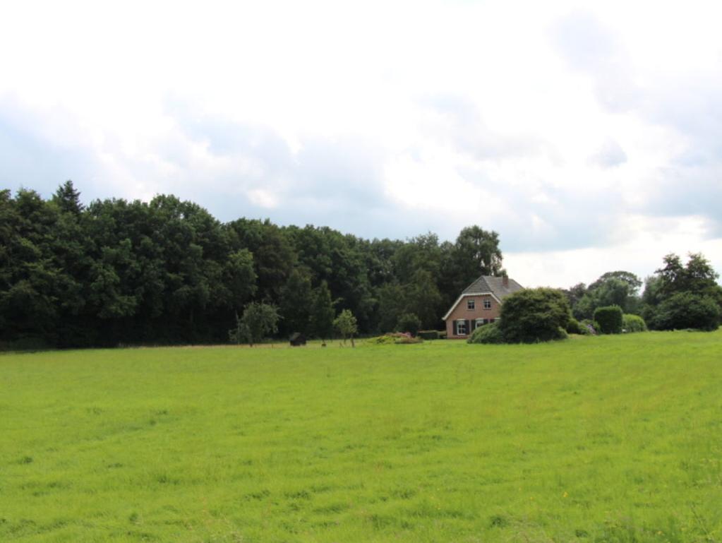 INLEIDING Een prachtig gelegen woonboerderij, op een mooi perceel van 3500 m². Net buiten het dorp, in het buiten gebied van Putten.