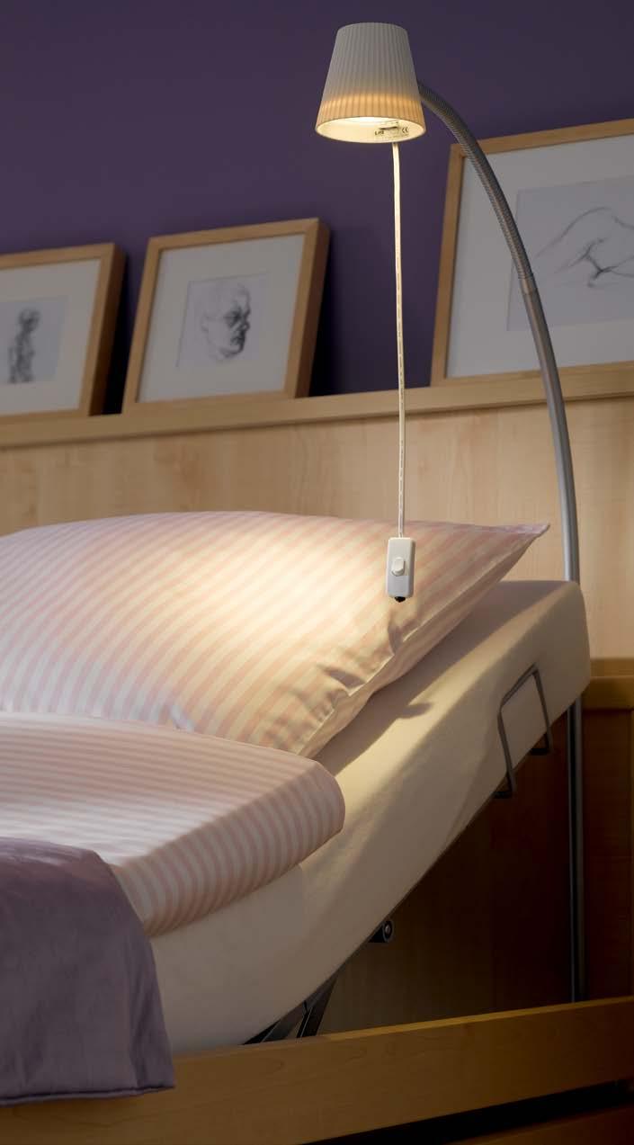 De beide kabels van het bed en de lamp worden op de D-box aangesloten die zich aan binnenzijde bij het hoofdeinde bevindt.