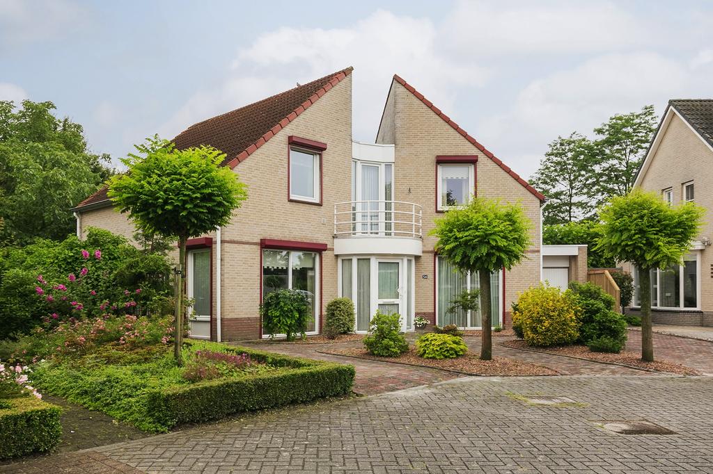 P agi na 2 van 18 Gr aan mo le n 5 6, 6 00 3 B L WE ER T Deze speels ontworpen vrijstaande woning gelegen in de gewilde woonwijk Molenakker heeft vele voorzieningen.