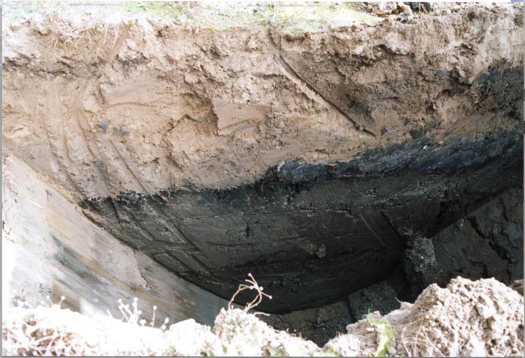 Foto 4: Dwarsprofiel landzijde PS8. Diepste punt nog niet bereikt. Op de stort werd één scherf aardewerk gevonden.