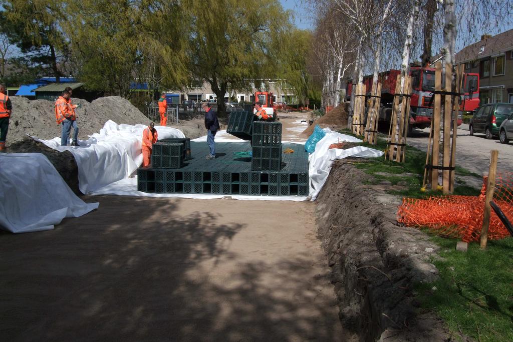 Deze samenhang wordt als drager van het sociale leven gezien. Het gaat vooral ook om respect voor elkaar en de leefomgeving. De nieuwe inrichting van het Dorpsplein draagt hier aan bij.