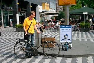 In het kader van de campagne Tiburg fietst worden alle middelen ingezet om de fietser te wijzen op de gratis bewaakte stalling op het Pieter Vreedeplein.