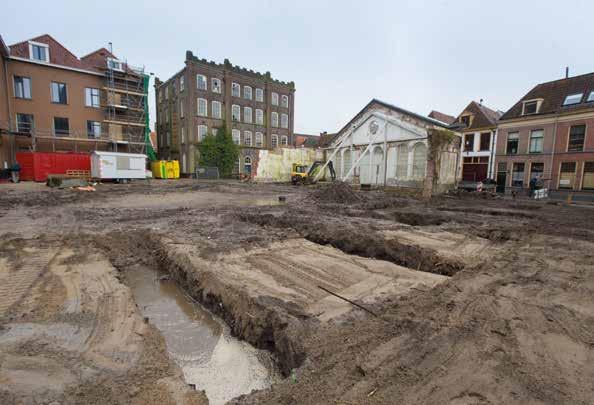 Achterkant van de Stadskazerne (voormalige Van Heutszkazerne) vanaf de Buiten