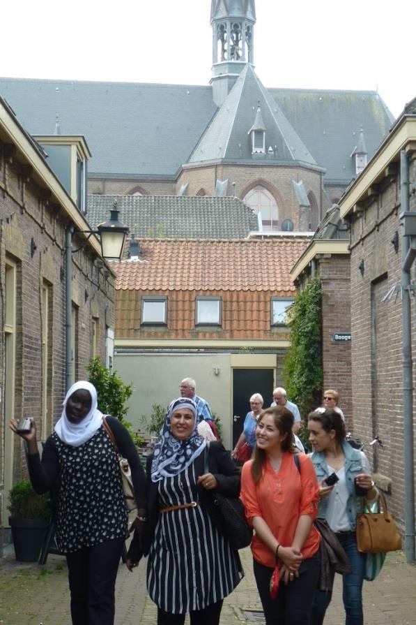 Wij hadden afgesproken dat iedereen om 9.30 uur bij de station in Venray. Natuurlijk was iedereen op tijd. De trein kwam om 9.45 uur. Wij ging naar binnen.