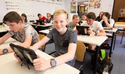 Inhoud Wellantcollege Gouda 3 1. Het onderwijs 4 1.1 Hoe ziet het onderwijs op onze school eruit? 4 1.2 Lessentabel en schooltijden 6 1.3 Stages: rondneuzen in de praktijk 10 1.4 Paardenklas 10 2.