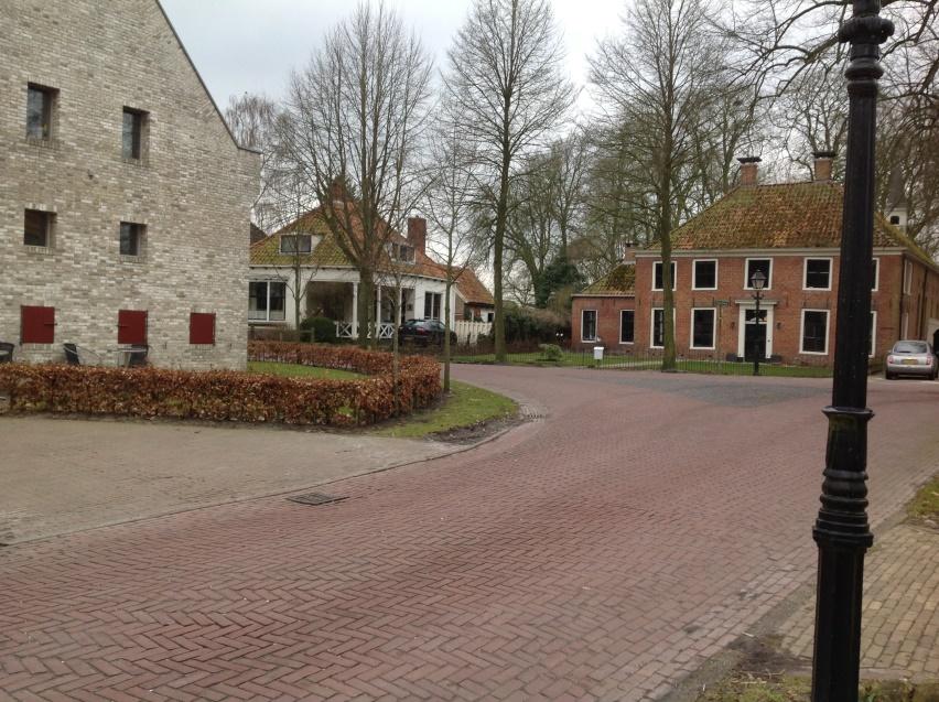 De ontbijttafel is al gedekt als ik opsta, voor mijn gevoel voor 10 personen. Martin heeft, ongelooflijk, voor mij een lunchpakket gemaakt. Een hele boodschappentas vol.