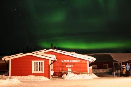 VERBLIJF: Lappeasuando **** Ligging: de lodge ligt op 45 minuten rijden ten zuiden van Kiruna aan de oever van de Kalix-rivier, één van de grootste zalmrivieren in Zweden.