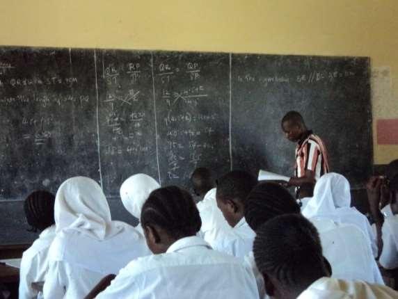 Project Menzamwenye secondary school Ukunda, Kenia 2011 Tot die tijd lag er voor ieder leerjaar