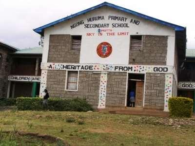 Project Ngong Huruma Highschool, Kenia 2010 Voor de leerlingen aan de highschool in Ngong heeft het Wereldwiskunde Fonds een bedrag van ruim 1200 beschikbaar gesteld om wiskundeboeken aan te