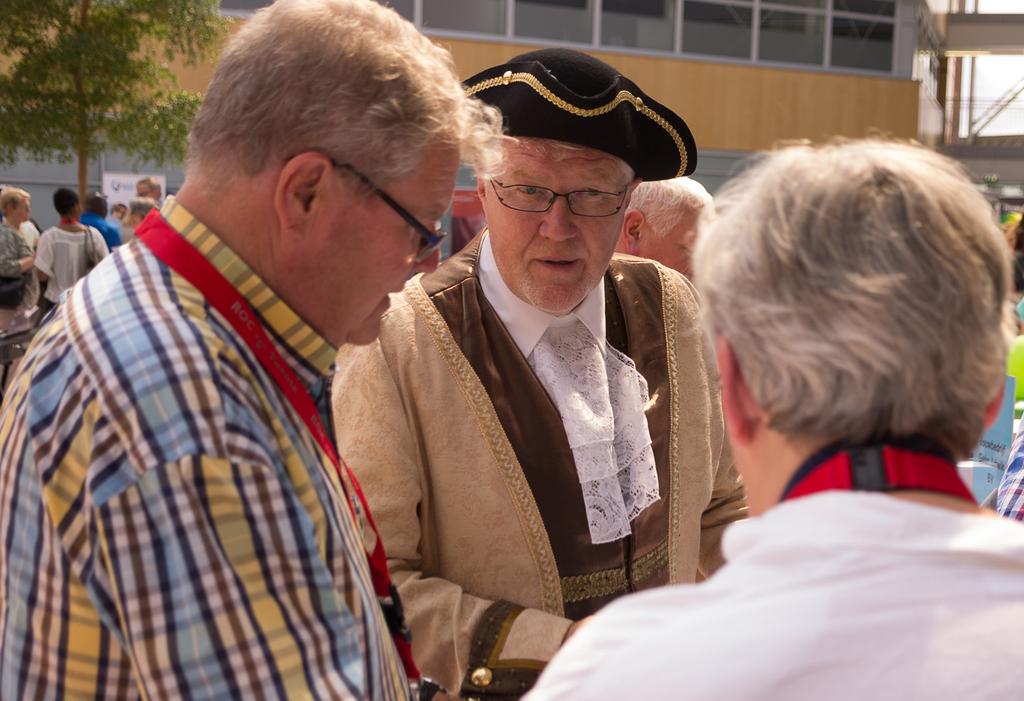 DE SLINGER jaarverslag 2016 Ondernemend en betrokken Almelo laat zich van haar beste kant zien!