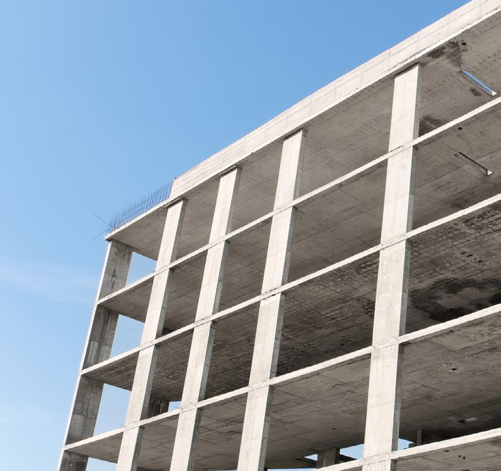 Hoe reageert beton bij brand? Beton bevat water dat bij brand wordt omgezet in stoom, de stoomdruk laat het beton afspatten. Toch staan betonconstructies bekend om hun gunstige gedrag bij brand.
