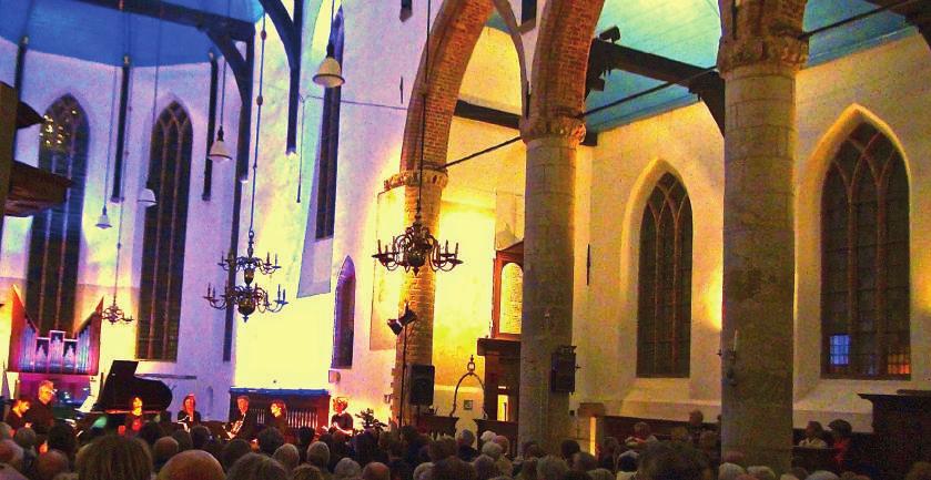 PROEFKAMERMUZIEK EEN RIJK PALET AAN KLANKEN, SMAKEN EN GEUREN GROTE KERK van MUIDEN SEIZOEN 2017/2018 Proefkamermuziek is een concertserie van ontmoetingen, een prachtige gelegenheid om gezellig een