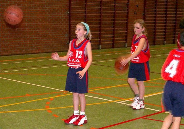 Kom eens een kijkje nemen op onze trainingen, we maken daar elke week veel plezier en misschien kunnen we dan wel samen spelen in dezelfde ploeg. Bij een sportclub zit je goed.