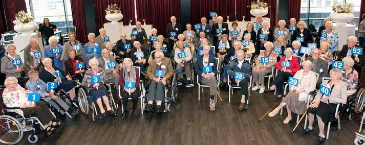 Wereldrecord 100-plus onderzoek Op 7 oktober brak VUmc Alzheimercentrum een wereldrecord met het samenbrengen van 52 Nederlandse 100-plussers.