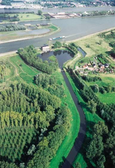 belangrijkste waterlopen in het stroomgebied. Ze vloeien samen in de Vliet. Het totale stroomgebied van de Vliet heeft een oppervlakte van ongeveer 165 km².