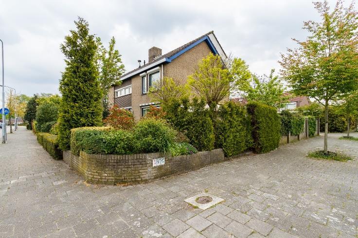 Omschrijving Hoekwoning Zeer ruime hoekwoning (maar liefst 148m²) op groot perceel met