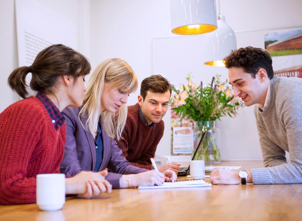 Visie Vernieuwend Werken 2016 Vernieuwend werken - wendbaar en efficiënt Met de visie Vernieuwend Werken wil Ymere haar medewerkers uitdagen zelf de verantwoordelijkheid te pakken om slimmer,