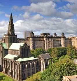 Glasgow wordt niet voor niets The Friendly City genoemd. In Glasgow is verder op cultureel gebied altijd wat te doen in de vele theaters, concertzalen, musea en galerieën die de stad rijk is.