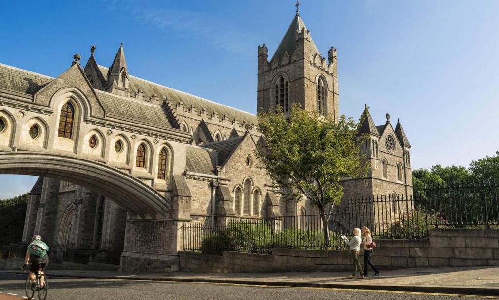 DUBLIN IERLAND Een ontzettend populaire en in opkomst zijnde bestemming is Dublin. De hoofdstad van Ierland is een stad die van vele markten thuis is en waar u zeer veel kunt beleven.