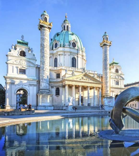 DRESDEN DUITSLAND Geniet van de beroemde gebouwen aan de oevers van de Elbe, de Sächsische Staatsoper, de Hofkirche en natuurlijk de Zwinger die deze fantastische stad, ook wel Florence aan de Elbe