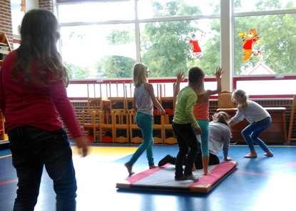 Maar ook zullen de peuters, net als voorheen eens op bezoek komen bij groep 1/2/3 om daar samen activiteiten te doen. Thema s zullen beter op elkaar worden afgestemd.