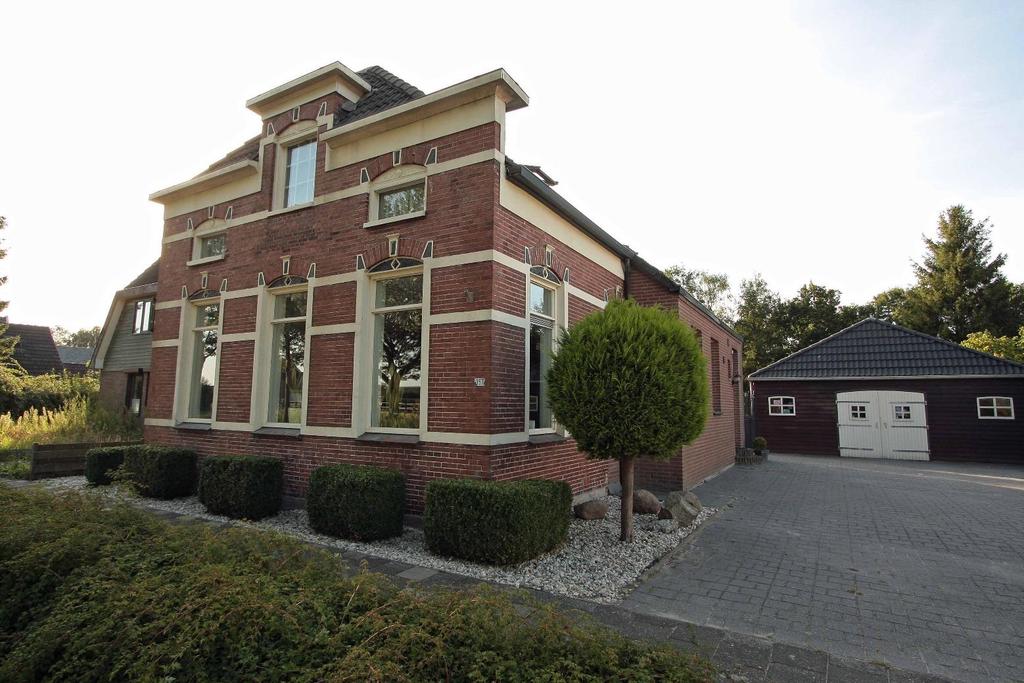 NIEUW-BUINEN ZUIDERDIEP 357 Ruime en karakteristieke VRIJSTAANDE WONING (type herenhuis) met vrijstaande geïsoleerde garage /schuur 90 m² en tuin.