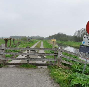 Het Polderpad volgt waar mogelijk de hoofdwaterstructuur in de droogmakerijen en maakt daarmee regelmatig een scherpe bocht.