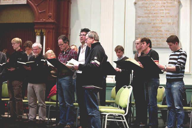 forte hetgeen luid betekent. Een dubbele betekenis dus. Wat maakt FBach uniek? Goede amateurs, muziekstudenten en professionele musici ontmoeten elkaar bij FBach Koor & Orkest!