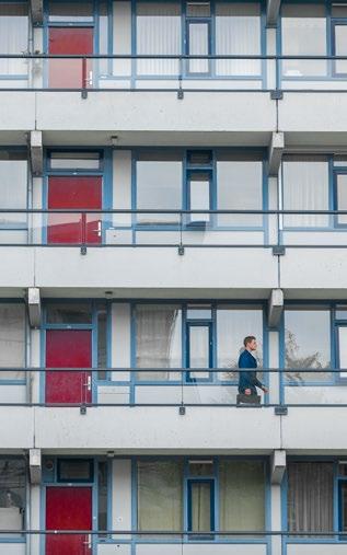 Veiligheid Onze veiligheidsdeursloten hebben een verhoogde weerstand tegen het openbreken van de deur, dankzij de verstevigde RVS voorplaat in combinatie met de geharde stalen beveiligingspennen in