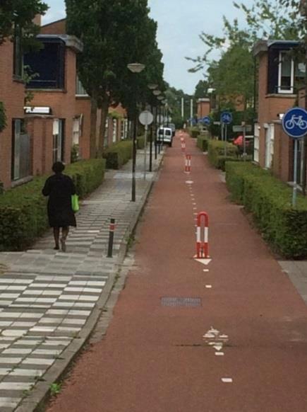 Op kruispunten waar het fietsverkeer andere verkeersstromen kruist, adviseert het CROW de snelheidsverschillen te minimaliseren.