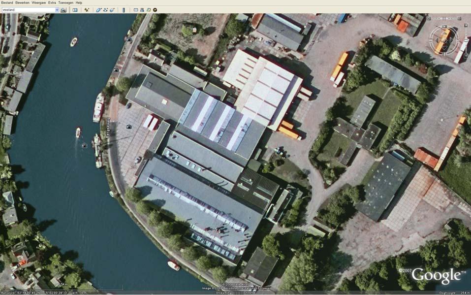 Figuur b: Luchtopname van Greif Nederland BV (Google Earth). De bedrijfswoning is rood omcirkeld.