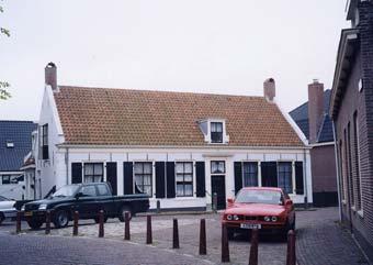 Bij vervangende nieuwbouw op het Andreasplein en het Baljuwplein (aandachtsgebieden) moet aangesloten worden op het historische karakter van de historische kom.