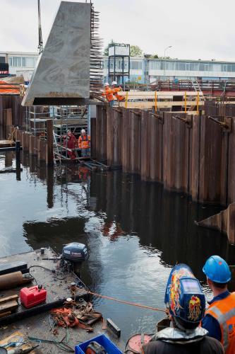 Ook de vernieuwing van de Roldertunnel schiet al goed op. Aannemerscombinatie Van Gelder/Van Haarst werkt in deze periode aan de aansluiting op de parallelweg, ter hoogte van de Kwikfit.