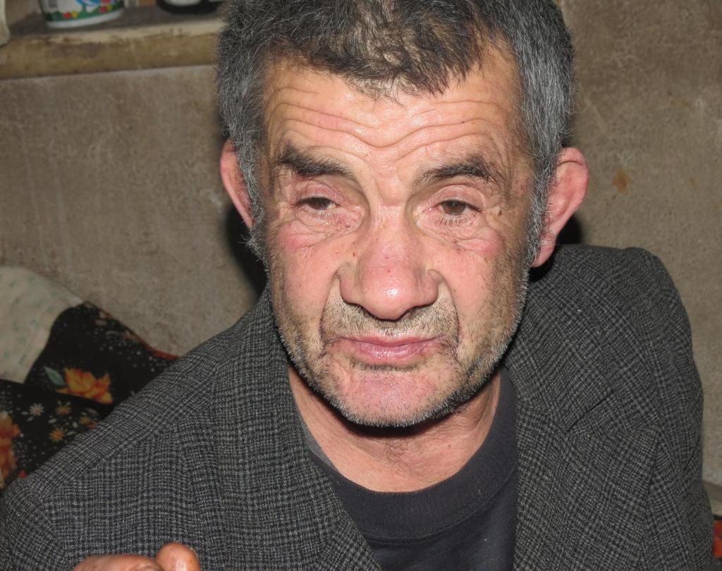 Gagik Khanumyan De 63 jarige Gagik Khanumyan woont in de stad Stepanavan in een klein hutje.