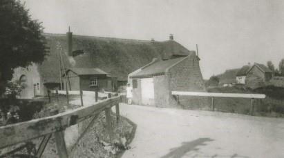 bij de Thornsche Molen afgevoerd naar Het Meer en via het Hollands-Duits gemaal geloosd op de rivier de Waal.