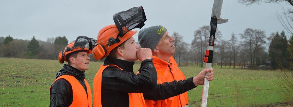 Ervaringen met de opleiding Deelnemers aan het woord Martin Niessink Martin Niessink is sinds kort (februari 2016) beleidsmedewerker Afval in twee gemeentes, Lochem en Bronckhorst.