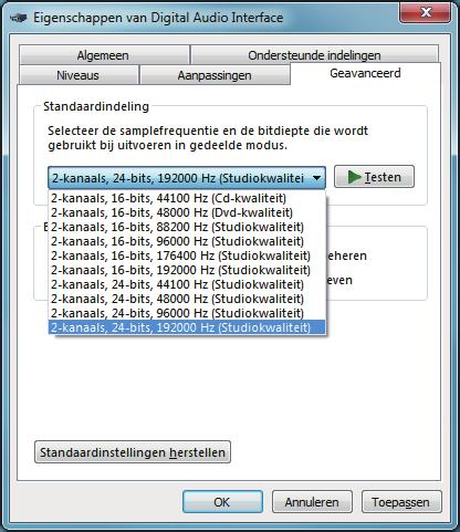 B Klik op het tabblad Geavanceerd. C Selecteer de samplingfrequentie en de bitsnelheid die moet worden toegepast op de D/A-converter.