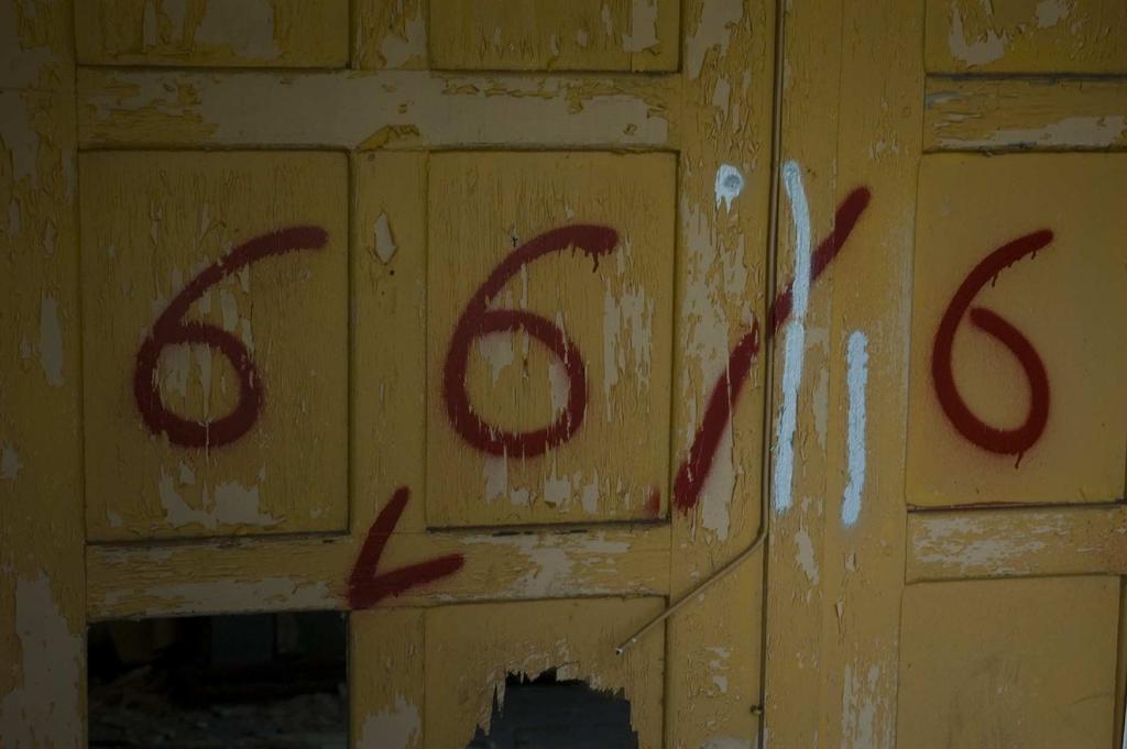 Alleen wanneer een jonge vrouw op rituele wijze werd geslacht met 3 x 6 messteken, kon de Komst van de Antichrist aangekondigd door het Getal van het Beest, 666 nog afgewend worden.