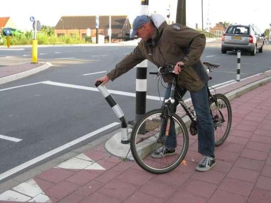 Vb: buiten Nieuwkoop, Uithoorn, een racefietser