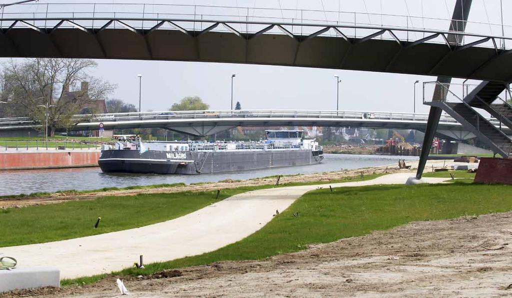 Seine-Scheldeverbinding: internationale snelweg voor binnenschepen De Seine-Scheldeverbinding, één van de dertig prioritaire projecten van het Trans-Europese Netwerk voor vervoer, moet tegen 2017