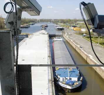 RIS: gestroomlijnde informatie RIS staat voor River Information Services, een door Europa ondersteund pakket van diensten die de veiligheid van de binnenvaart verbeteren en de efficiëntie ervan