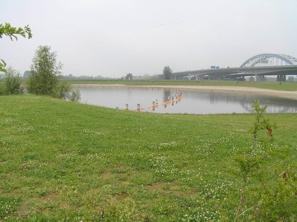 Figuur 3.2 Zwemzone Plas Middelwaard Beheer De oostzijde van de plas is bestemd voor dagrecreatie, dit deel valt onder het beheer van de Stichtse Groenlanden.